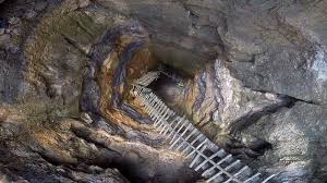 ​  Miner in rat hole mine