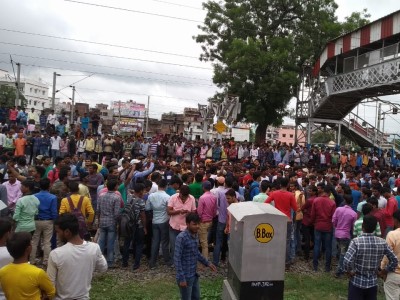 Bihar students protest against railway privatisation