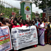 Human-chain-organized-by-Women-Workers-Union